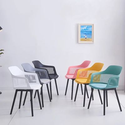 kopen Blauw-oranje gekleurde plastic eetstoelen Appartementen Plastic stoelen voor tafel online vervaardiging