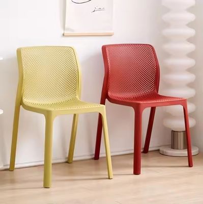 kopen Restaurant Stapelbare eetstoelen met en OEM Kleuren op betaalbare prijs online vervaardiging