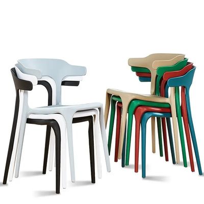 Volledige PP-plastic stapelbare eetstoelen OEM ODM gegoten plastic eetstoelen