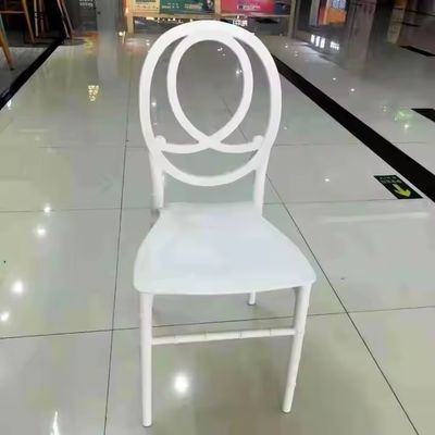 Luxe moderne stapelbare hotel banketstoel Chiavari goud wit plastic